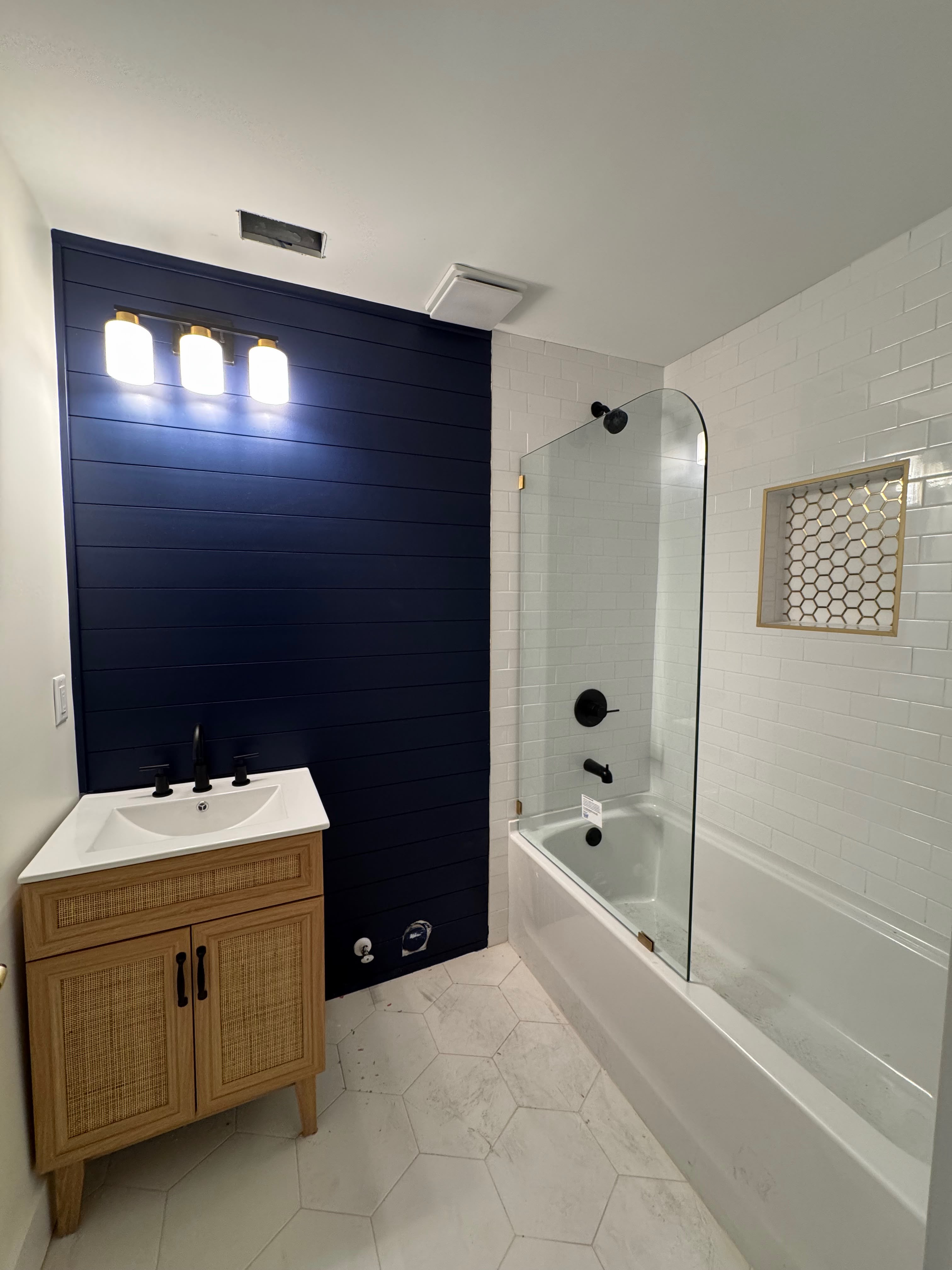 Bathrooms image 9